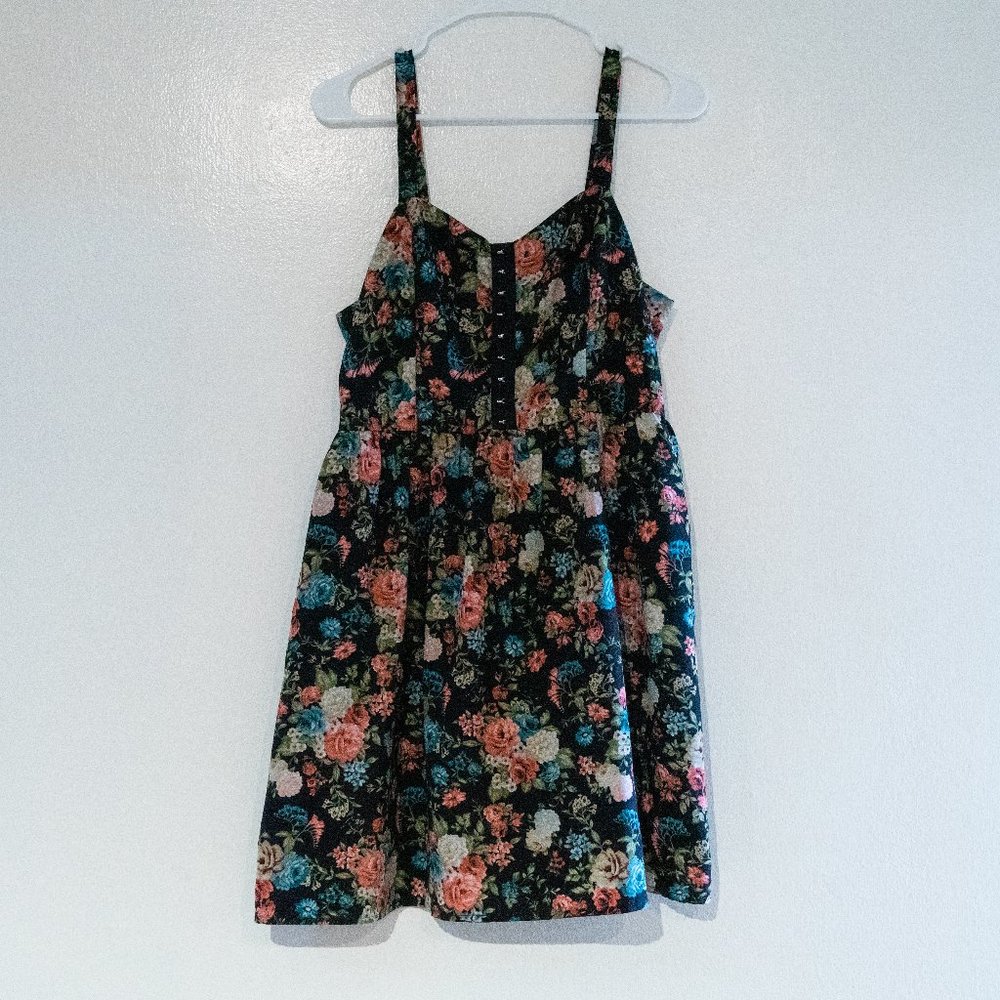🖤$5 bundle with any other item! Floral Dress!